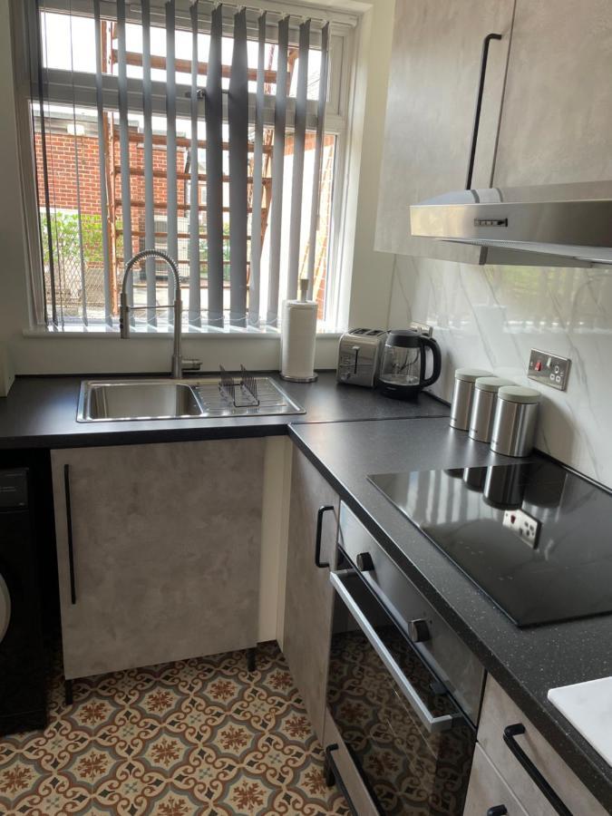 Lovely 2 Bed Apartment, Arnold Town Centre. Nottingham Luaran gambar