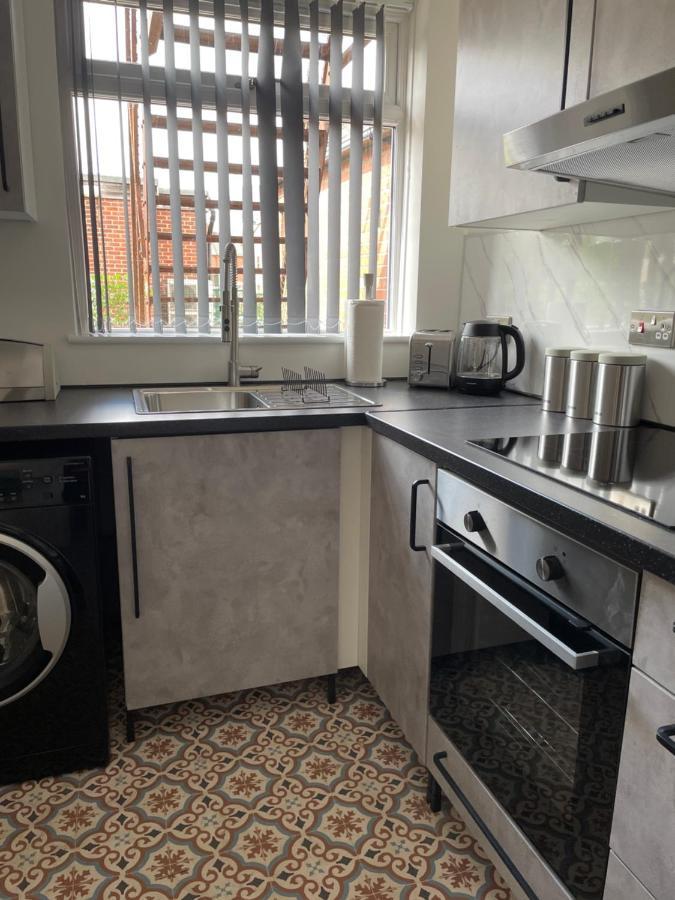 Lovely 2 Bed Apartment, Arnold Town Centre. Nottingham Luaran gambar